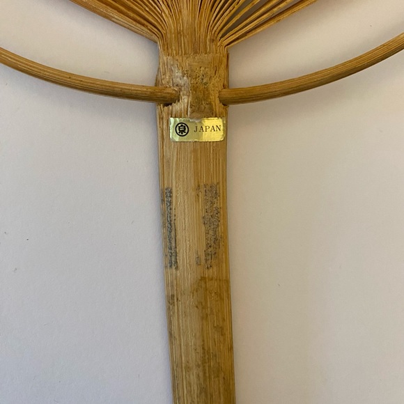 Geisha & Peacock Feather Themed Hand Fans - Picture 11 of 16